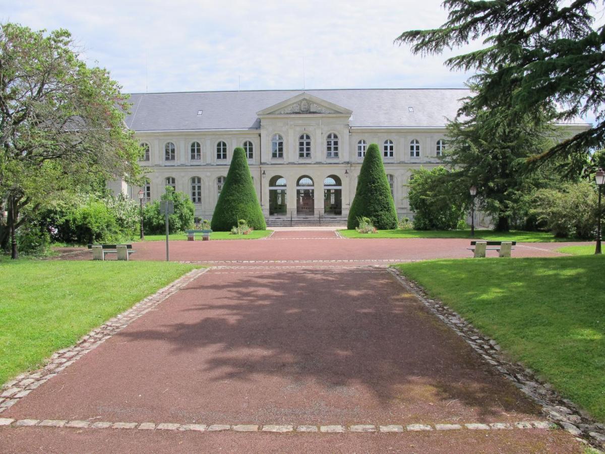 Petit Havre De Tranquillite Appartement Loudun Buitenkant foto